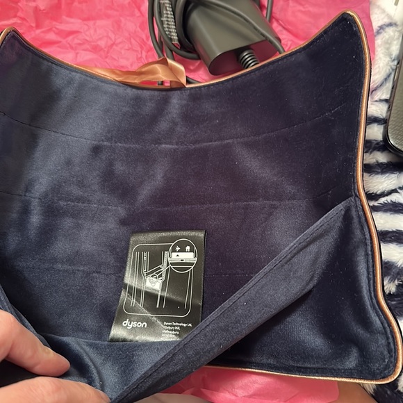 Dyson flat iron - Picture 6 of 7